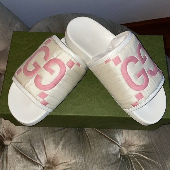 New authentic Gucci maxi GG slide - Picture 9 of 10